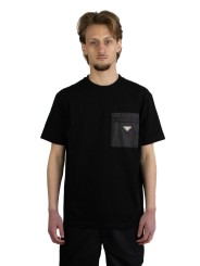 T-Shirt Prada con tasca in re-nylon