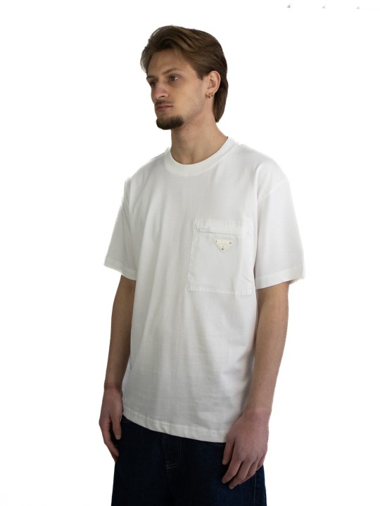 T-Shirt Prada con tasca in re-nylon