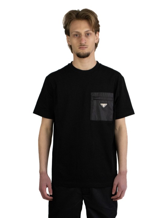 T-Shirt Prada con tasca in re-nylon