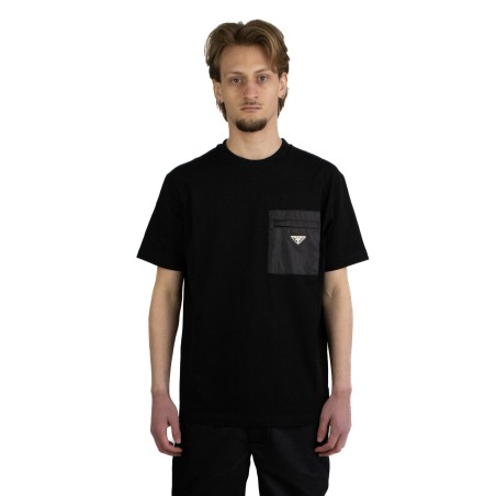 T-Shirt Prada con tasca in re-nylon