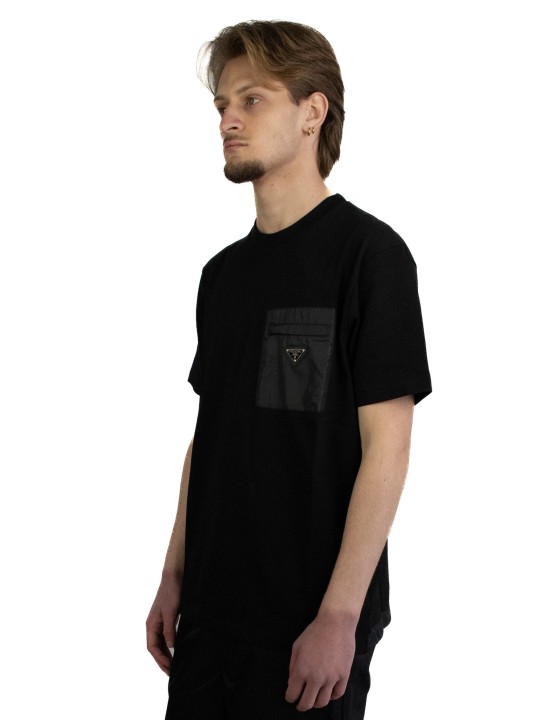 T-Shirt Prada con tasca in re-nylon